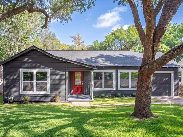 805 E Tom Green St, Brenham, TX 77833