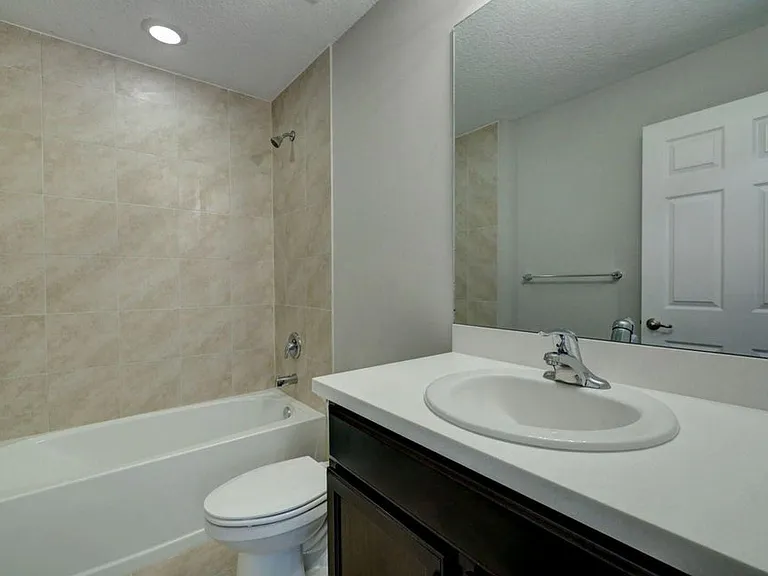 586 SW Laconic Ave — Photo 17