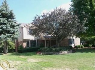 679 Baker St, Rochester Hills, MI 48307