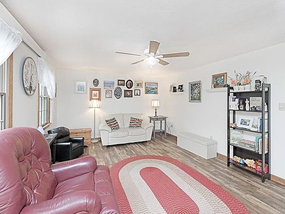 4th image of 716 Mount Hope St #3