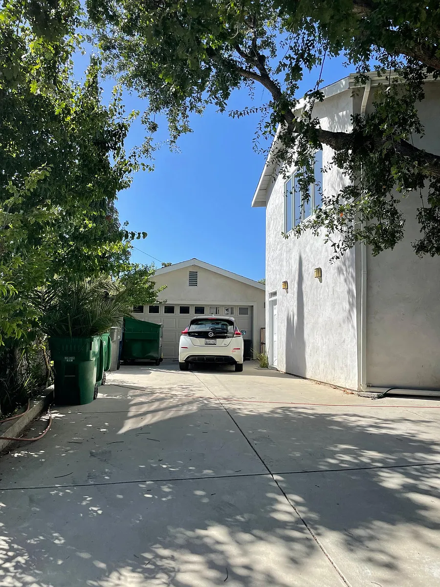 Building Photo - 1646 Maple Ave