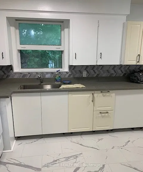 224 Finch Ave E #MAIN FLOOR — Photo 11