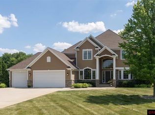 106 Red Oak Dr, Mankato, MN 56001