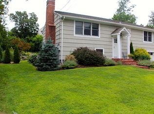 6 Donohue Dr, Norwalk, CT 06851