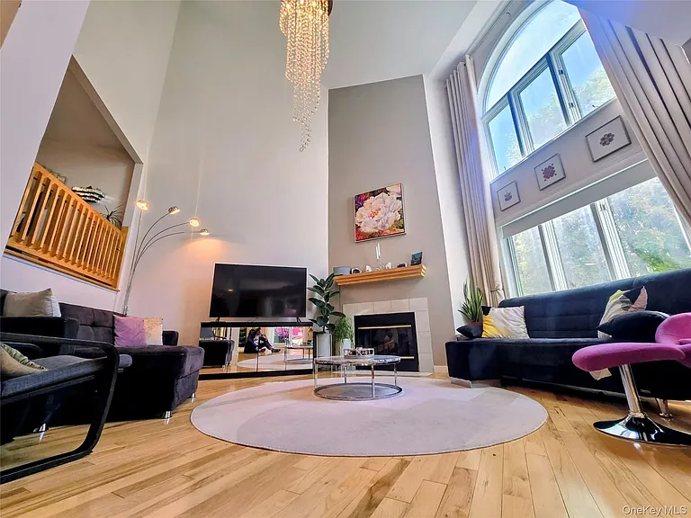 100 Chateau Ln #39 — Photo 2