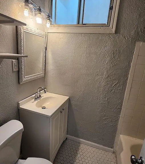 1422 W St SE #2 — Photo 8