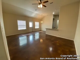 3 bed, 2.0 bath, 2692 sqft, $1,695 — Photo 3