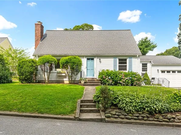 1 Hillside Ave, Barrington, RI 02806