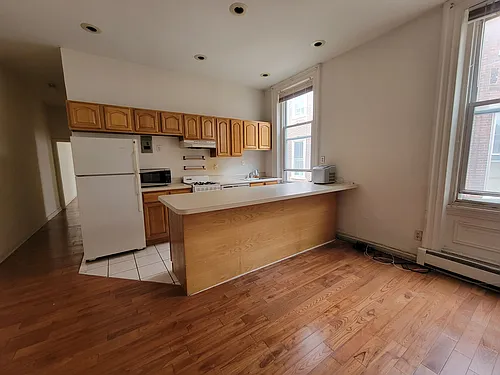 2022 Spring Garden St Photo 1