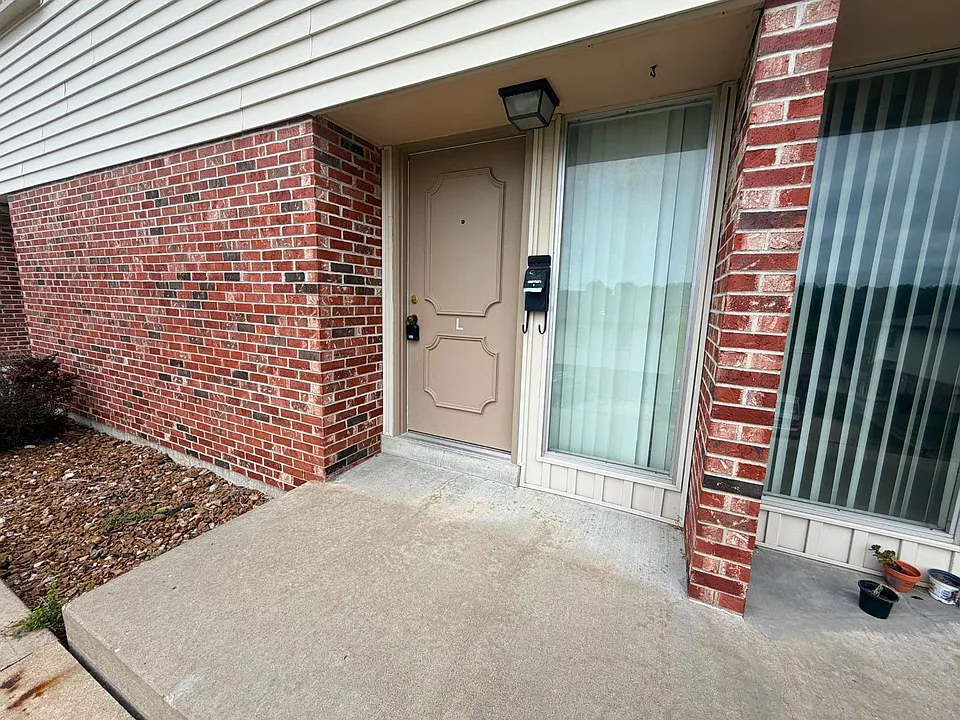 903 Southwest Blvd #L