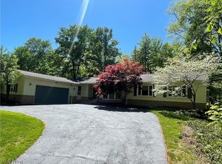 750 Oakwood Dr, Gates Mills, OH 44040