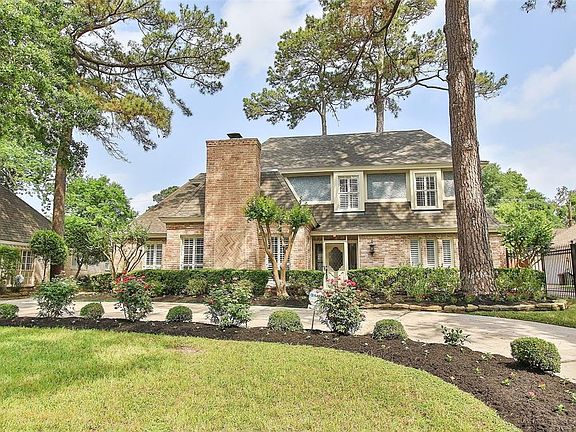 This lovely Ponderosa Forest home is ready for you to move in and make home!