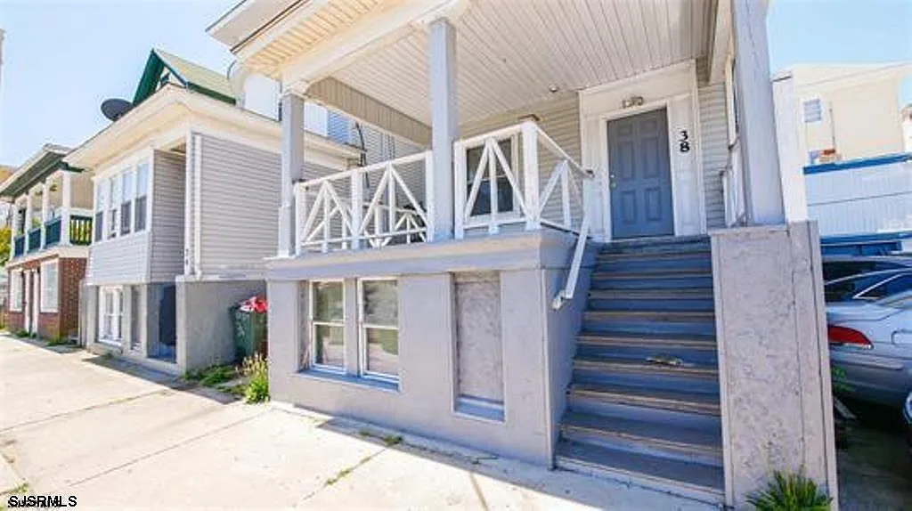 38 N Iowa Ave photo 1