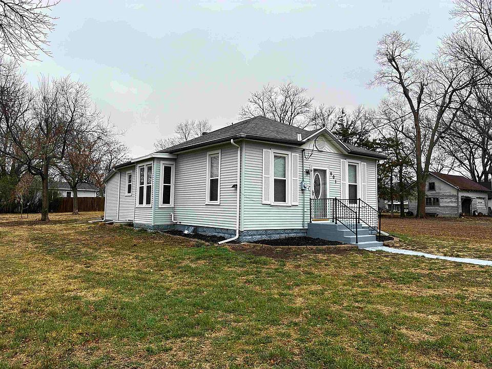 1st image of 601 Blue River Ave