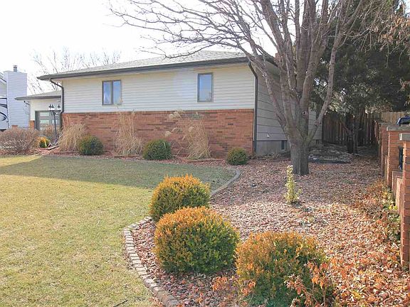 2nd image of 2905 Barclay Dr