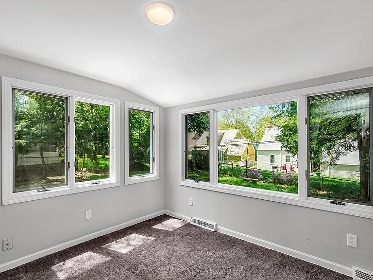 1130 Haselton Rd — Photo 8