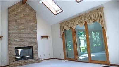 3rd image of 665 Blossom Dr