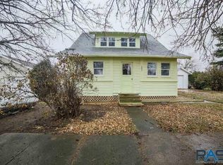 203 4th St, Chester, SD 57016