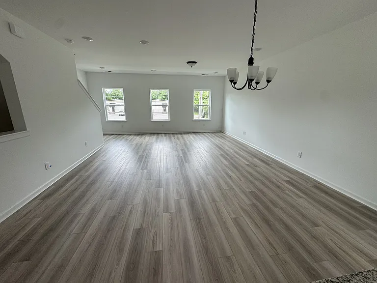 147 Rosebush Ln — Photo 6