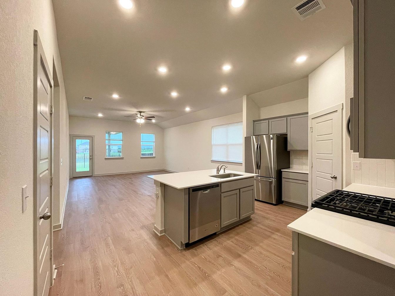 carousel photo #3 (MLS)