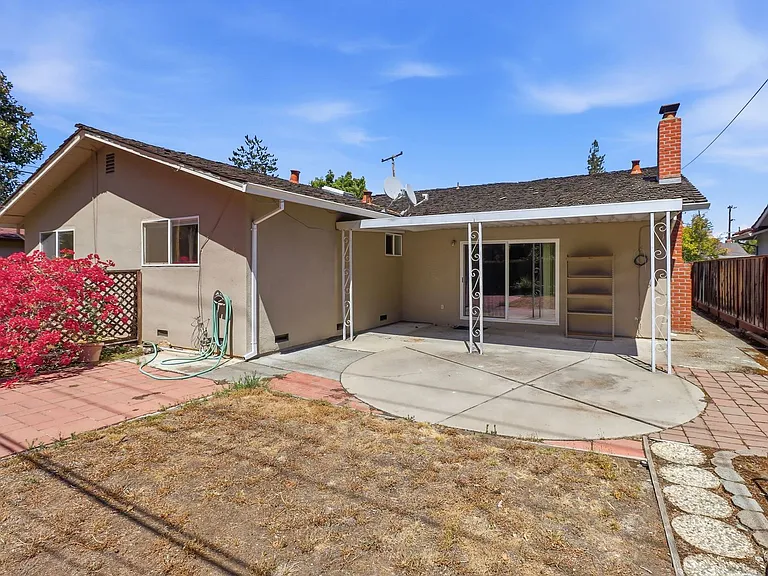 1571 Finch Way — Photo 36