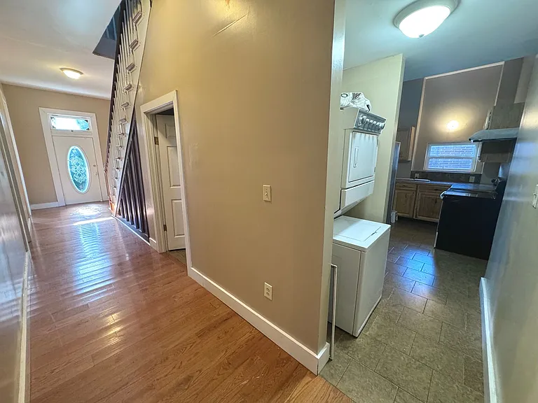 337 N Ellis St — Photo 11