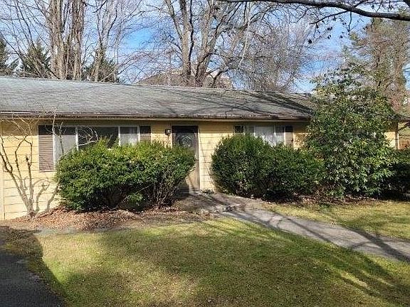 3rd image of 608 Broce Dr
