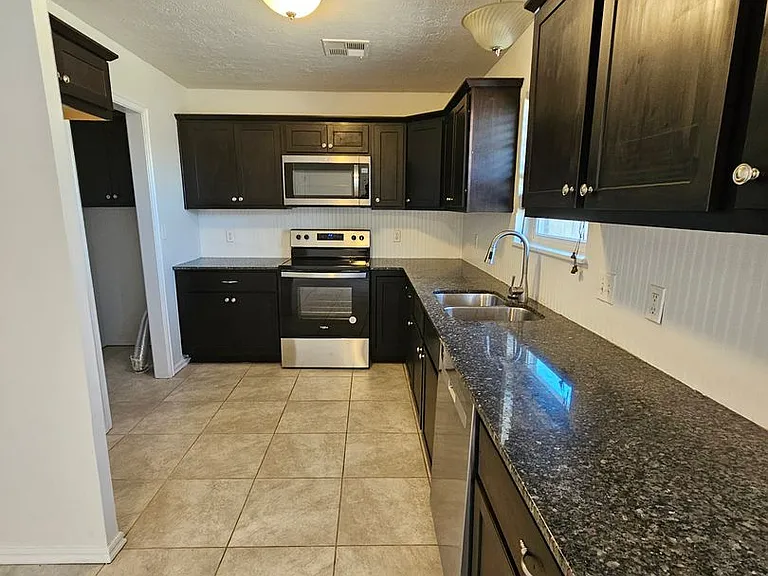 1345 Columbia Cir — Photo 7
