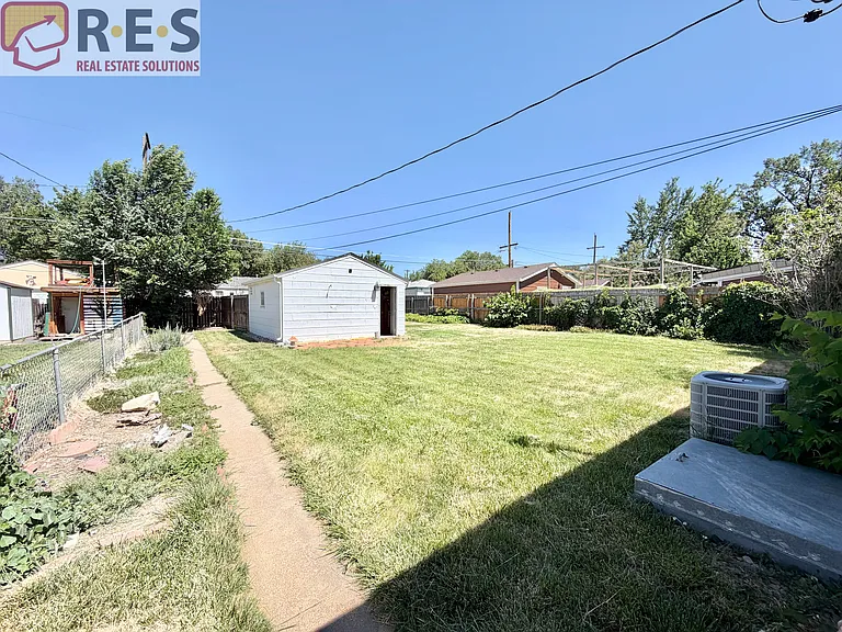 2216 Elmira St — Photo 12