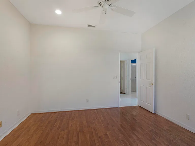 5279 Brookview Dr — Photo 26