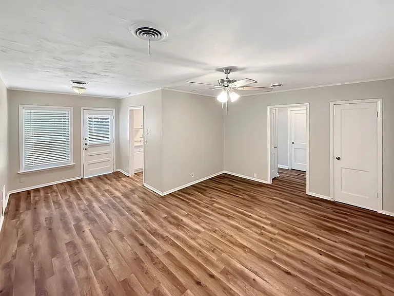 5017 Fairfax St — Photo 4