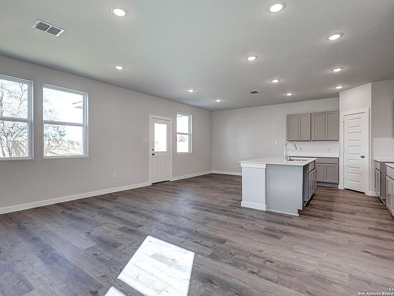 4th image of 5639 Frederick Bluff