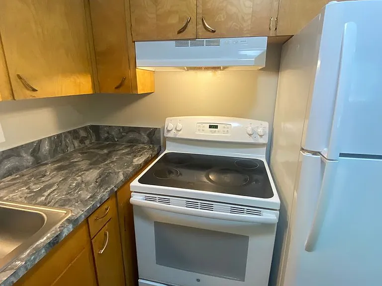 401 S Holly St — Photo 37
