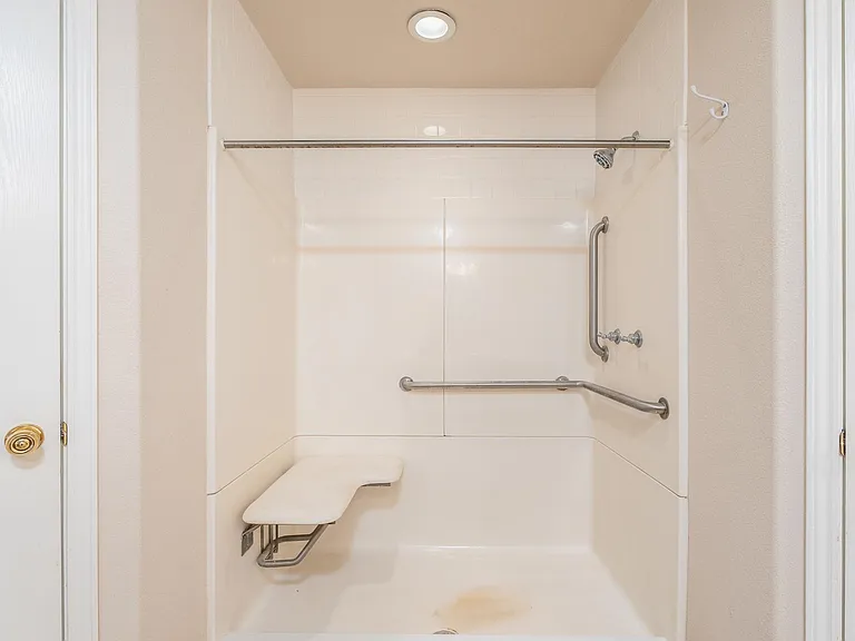 207 Locust — Photo 6