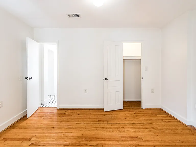 1421 Van Dyke St — Photo 10