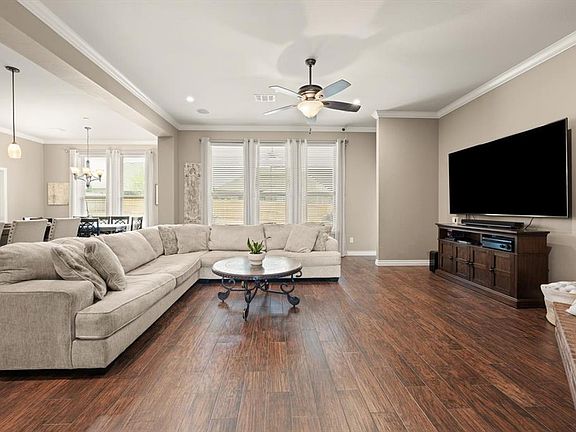 5th image of 300 Sonora Ln