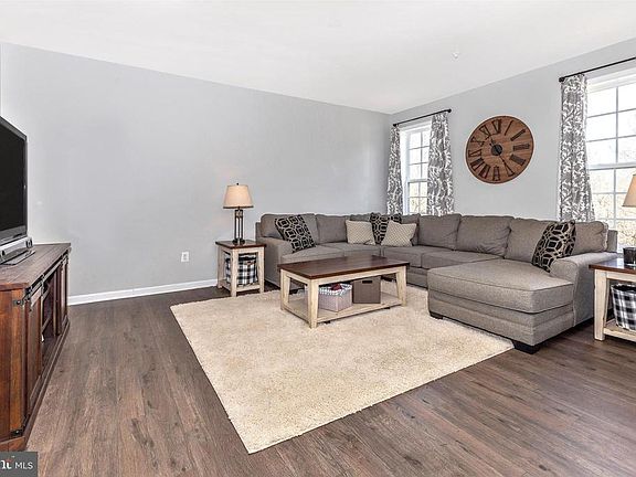 5th image of 146 Stonecrest Cir