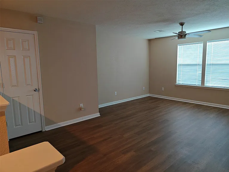 7915 Moss Springs Ct — Photo 42