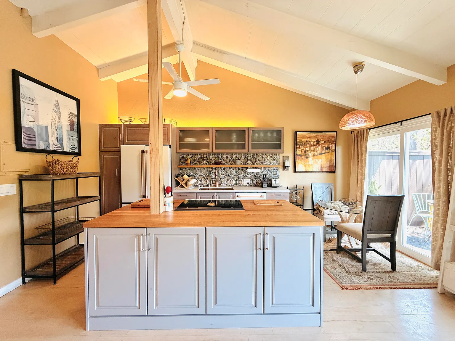 2 bed, 1.5 bath, 1080 sqft, $5,250 — Photo 3