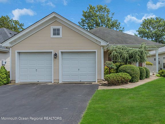 2nd image of 53 Goldensprings Drive