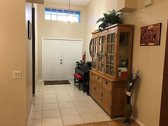 Foyer / Entrance