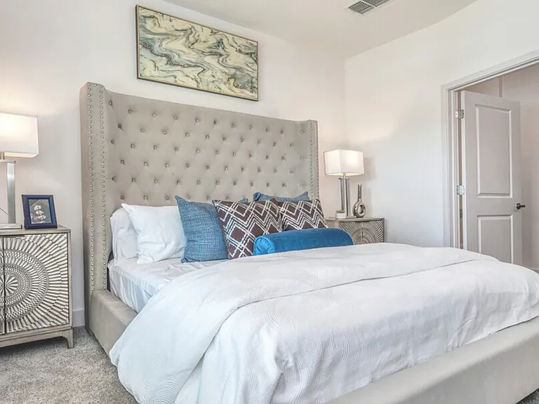 Venice Isles Luxury Apartments — Photo 21
