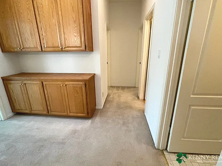 144 Glasgow Ln — Photo 9