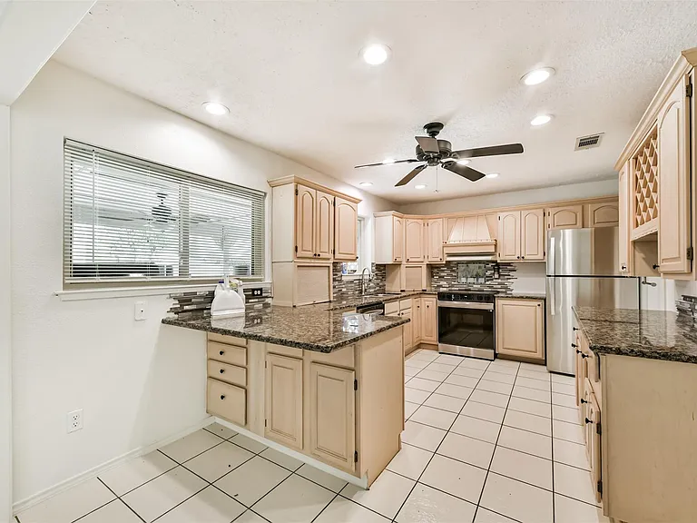 807 Stadium Cir — Photo 9