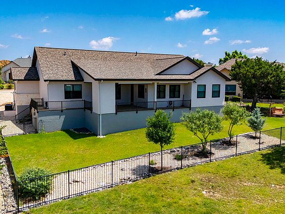 5th image of 2004 Crown View Dr