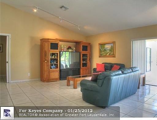 5th image of 982 NW 109th Ter
