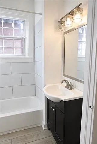 2 bed, 1.0 bath, 865 sqft, $1,050 — Photo 3