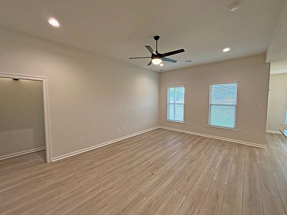 3rd image of 118 Dutchman Dr