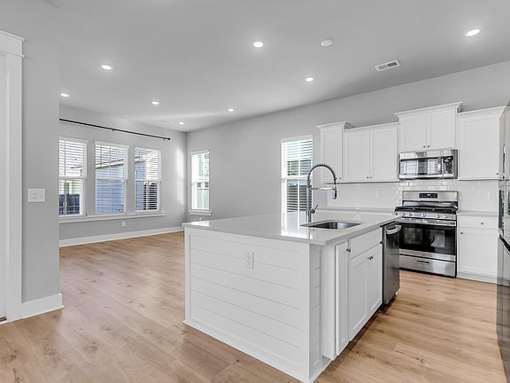 3rd image of 119 Ashworth Dr