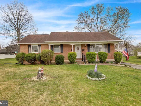 305 Briarwood Dr, Douglassville, PA 19518